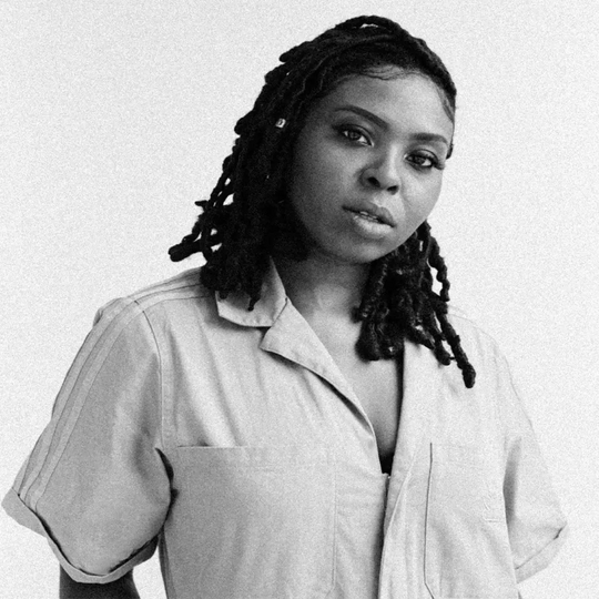 MEET AMIDAT SESSION HAIRSTYLIST