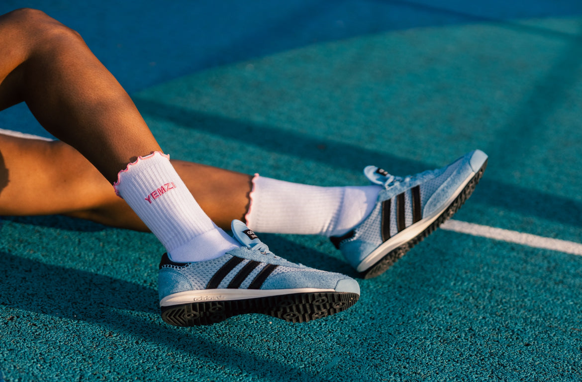 white lettuce edge embroidered socks 