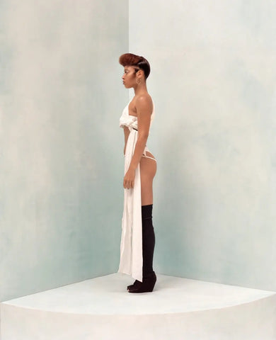 MEET AMIDAT SESSION HAIRSTYLIST